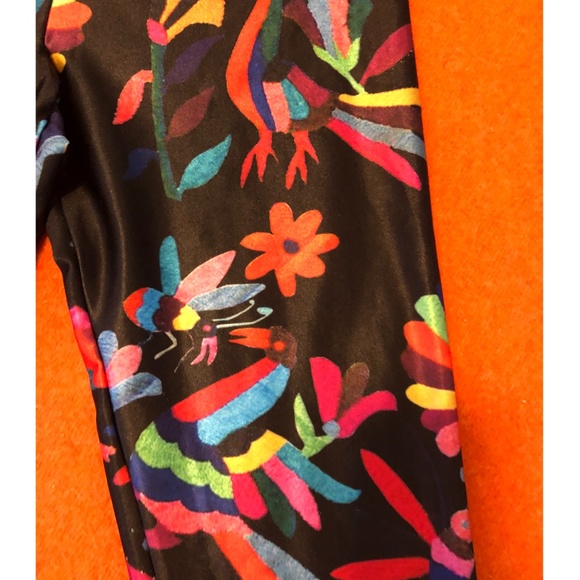 Goldsheep black and colored flowers capri leggings EUC (as new) - Picture 2 of 5